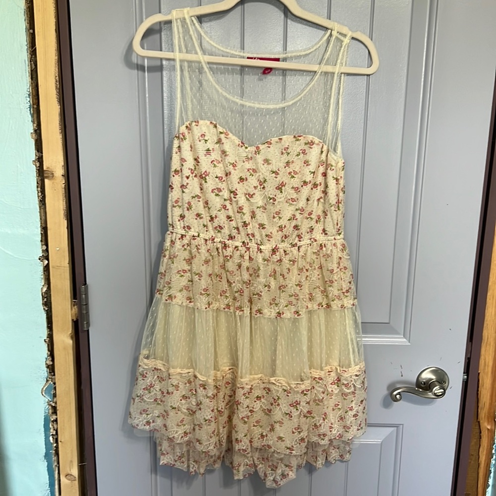 Floral and lace tiered tank style dress perfect for summer size M